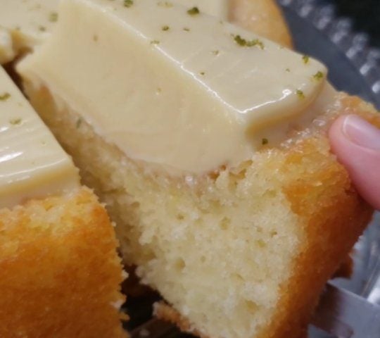 Bolo de iogurte com creme de limão