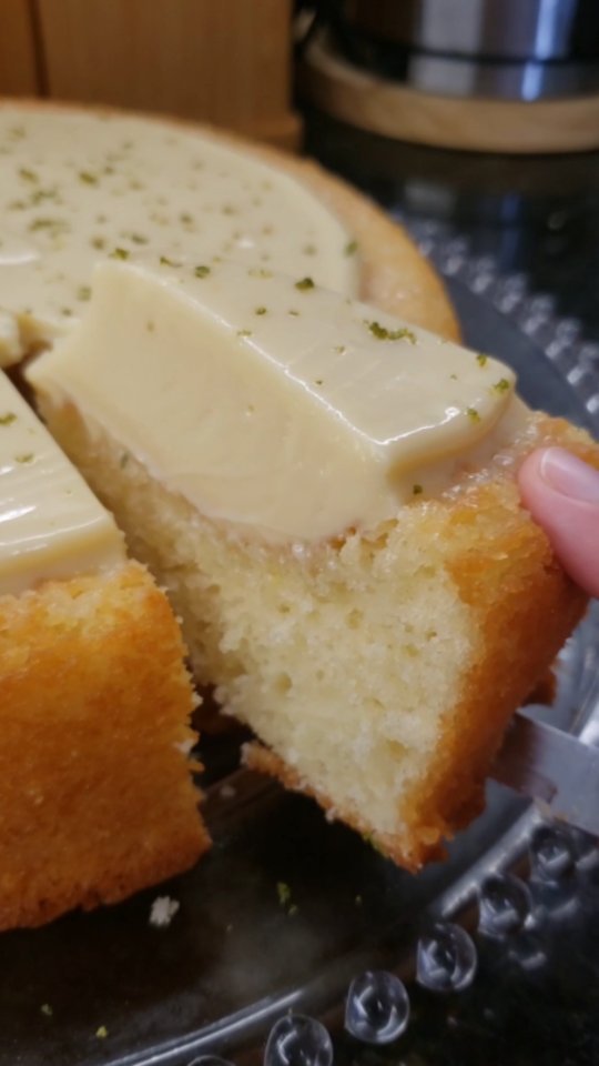 Bolo de iogurte com creme de limão