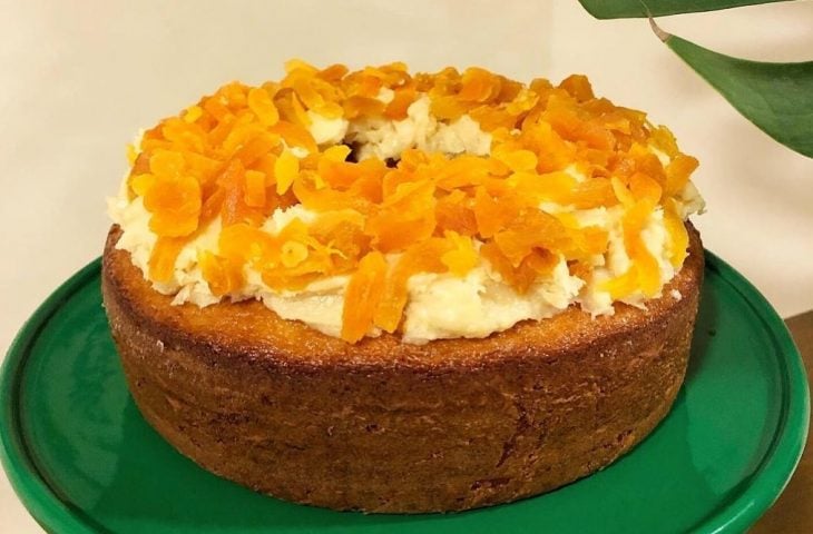 Bolo de iogurte com damascos