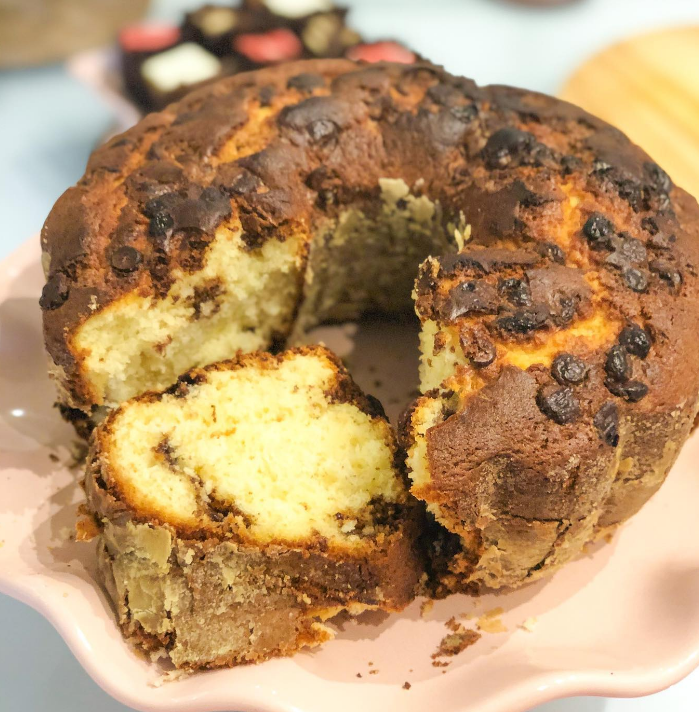 Bolo de iogurte com gotas de chocolate