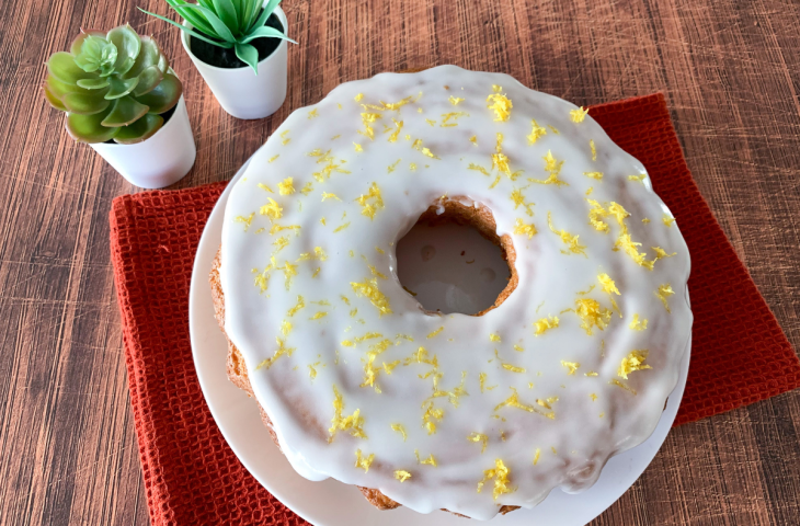 Bolo de iogurte com limão siciliano