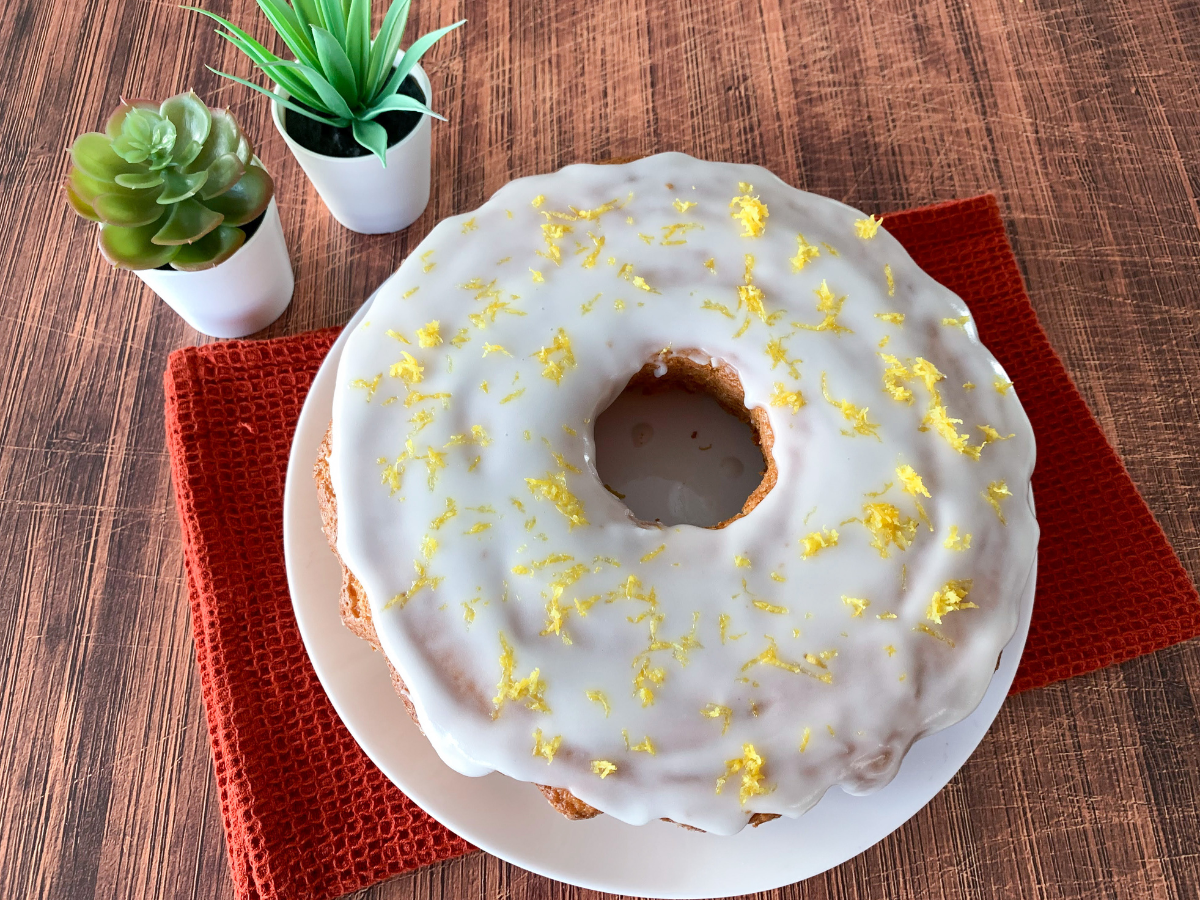 Bolo de iogurte com limão siciliano