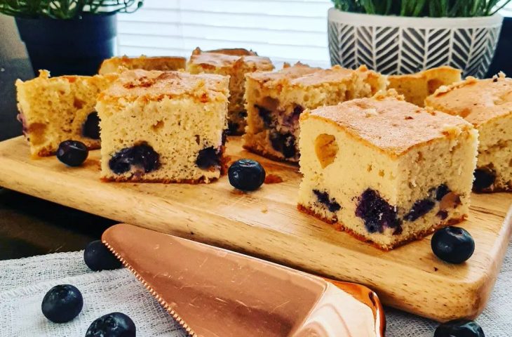 Bolo de iogurte com mirtilos