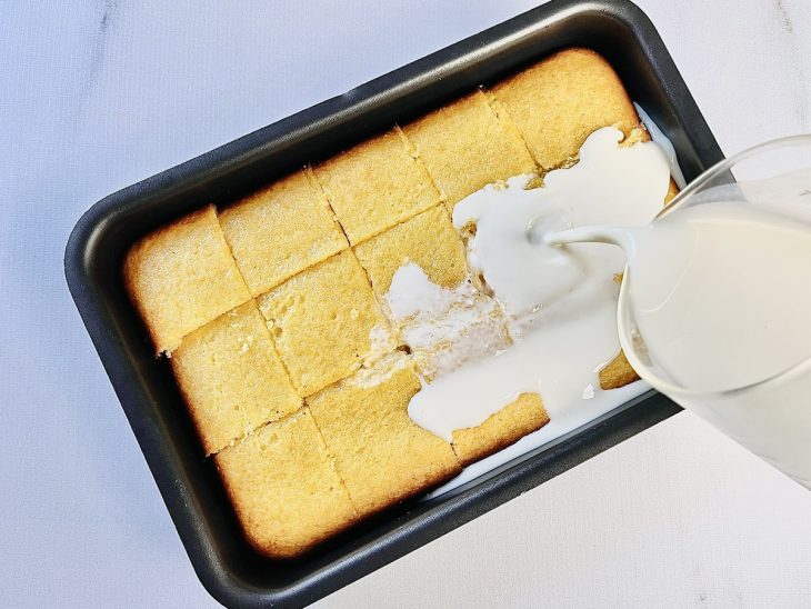 bolo de iogurte molhado com mistura de leite