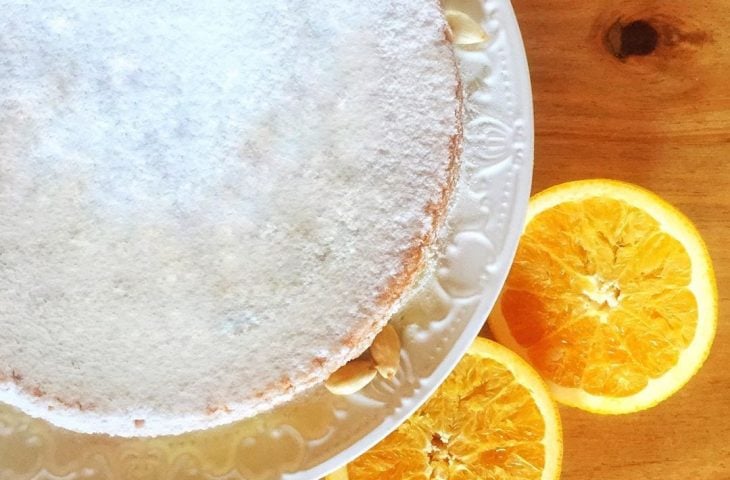 Bolo de laranja com amêndoas