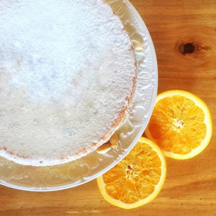 Bolo de laranja com amêndoas