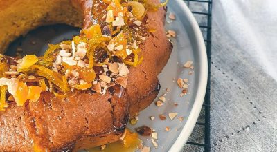 Bolo de laranja com amêndoas e damasco