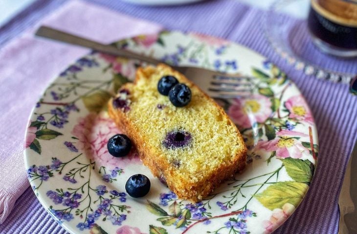 Bolo de laranja com blueberry
