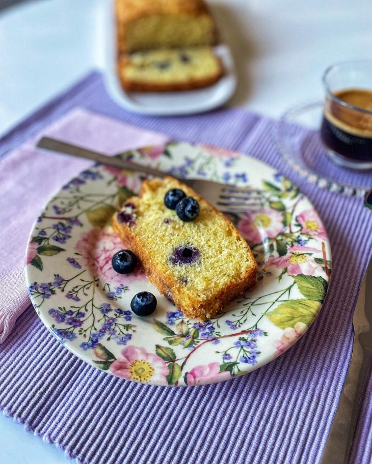 Bolo de laranja com blueberry