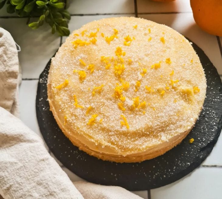 Bolo de laranja com brigadeiro brûlée