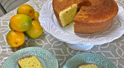 Bolo de laranja com calda de limão