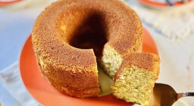 Bolo de laranja com casca no liquidificador
