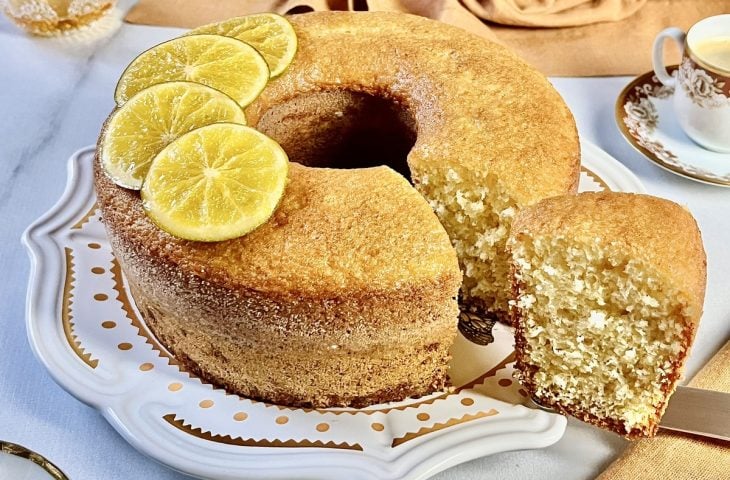 Bolo de laranja com casca simples