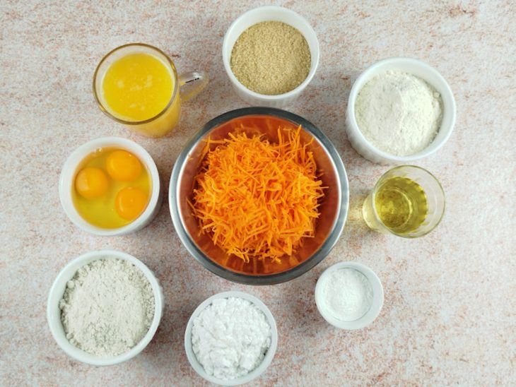 Ingredientes reunidos na bancada.