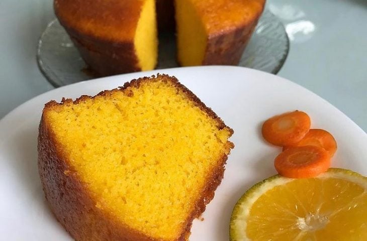 Bolo de laranja com cenoura saudável