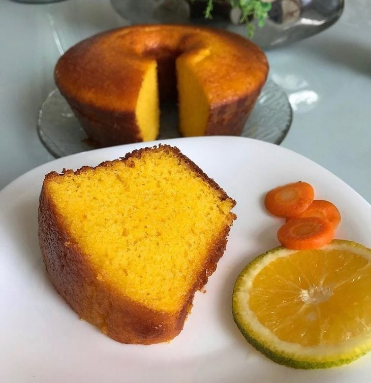 Bolo de laranja com cenoura saudável