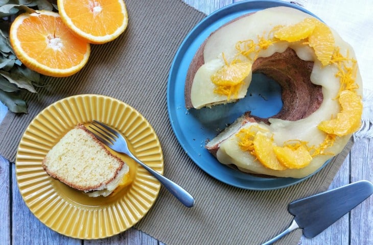 Bolo de laranja com cobertura durinha