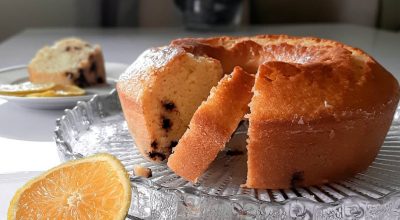 Bolo de laranja com gotas de chocolate