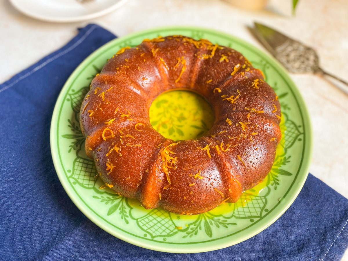 Bolo de laranja de liquidificador cremoso