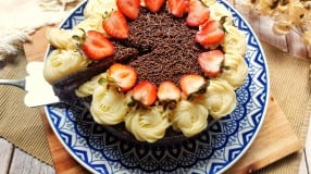 Bolo de leite Ninho com recheio de brigadeiro