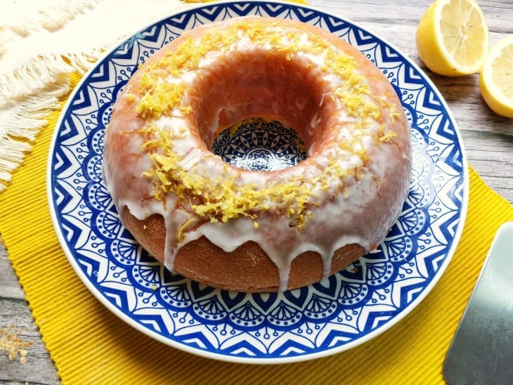 Bolo de limão com iogurte finalizado.