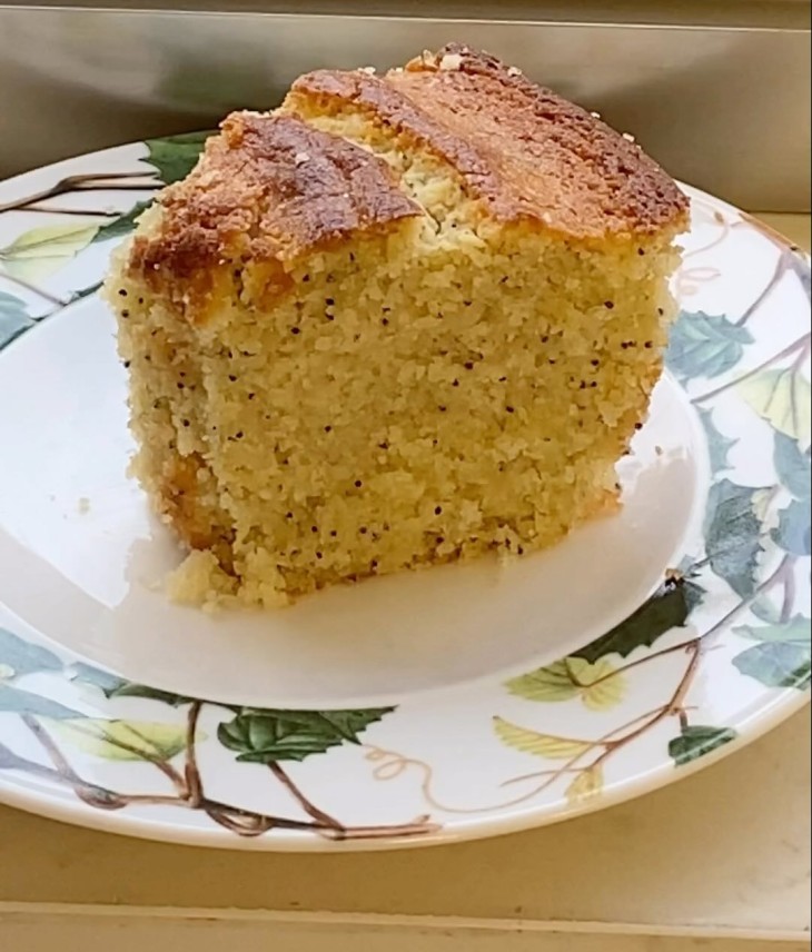 Bolo de limão-siciliano e sementes de papoula