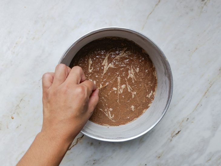 Massas misturadas na forma.