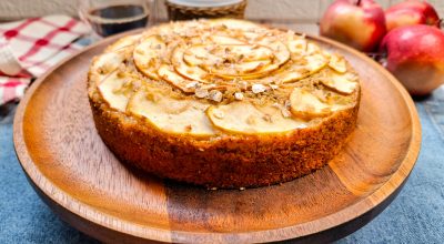 Bolo de maçã com aveia e canela