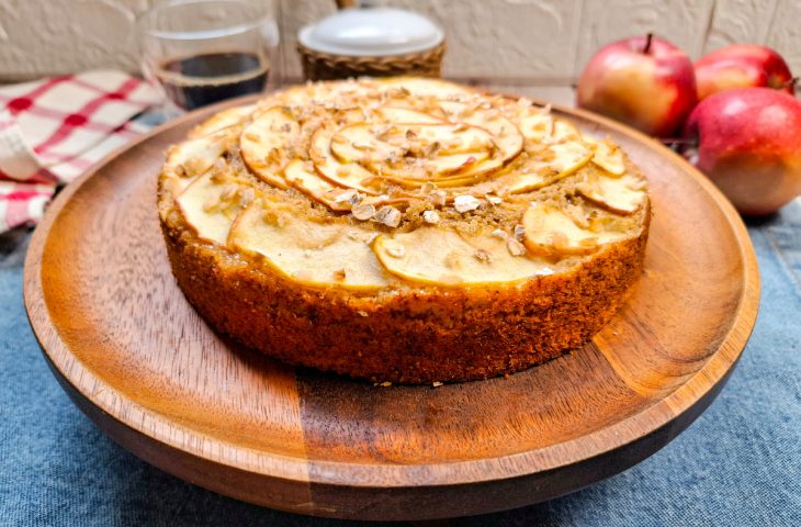 Bolo de maçã com aveia e canela
