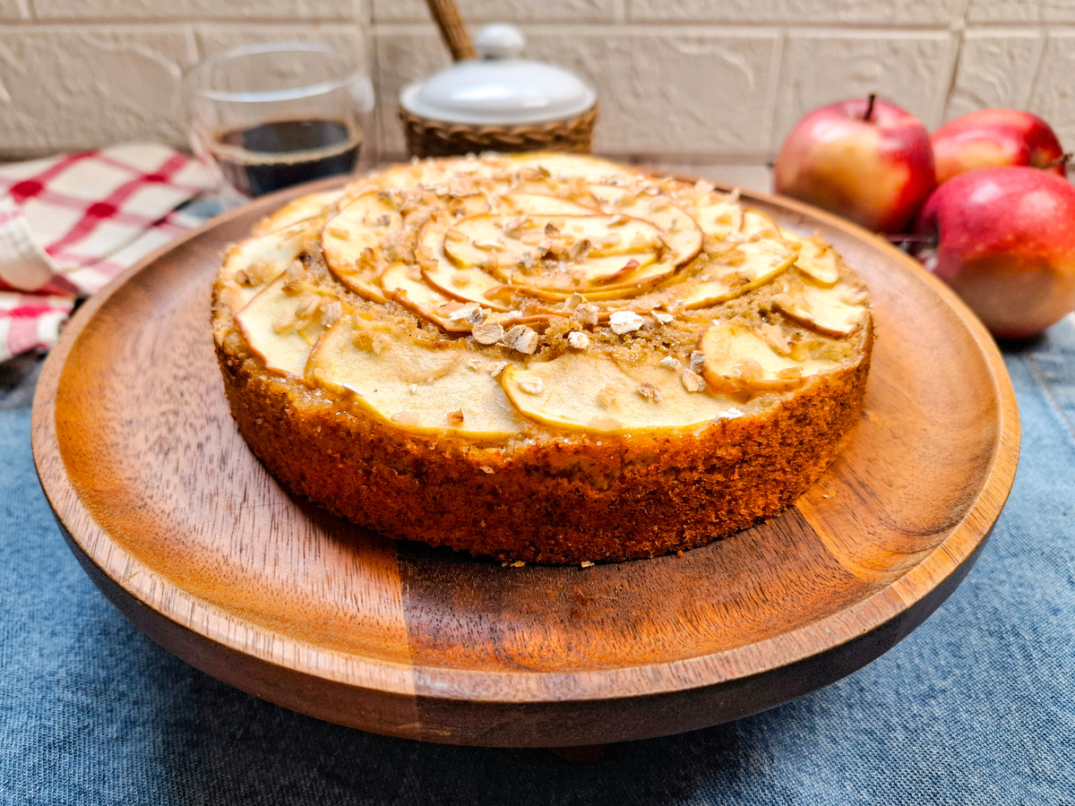 Bolo de maçã com aveia e canela