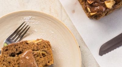 Bolo de maçã com brigadeiro de canela