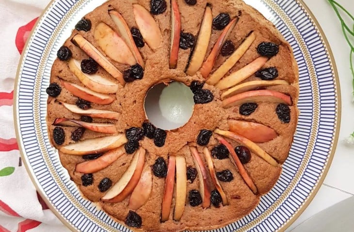 Bolo de maçã com cranberry