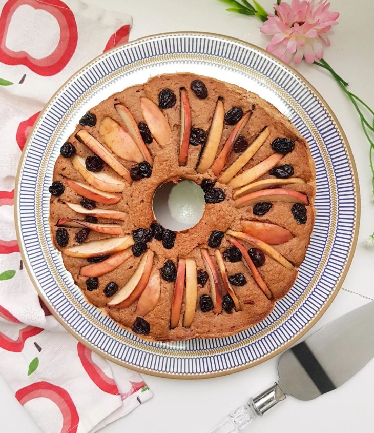 Bolo de maçã com cranberry