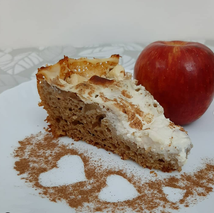 Bolo de maçã com creme de leite