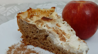 Bolo de maçã com creme de leite