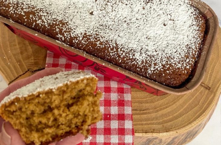 Bolo de maçã com nozes