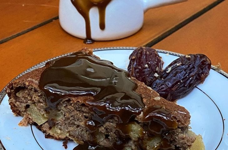 Bolo de maçã e tâmaras
