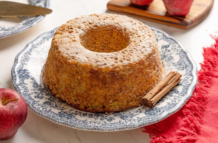 Bolo de maçã na air fryer