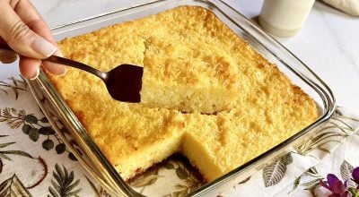Bolo de mandioca com leite condensado