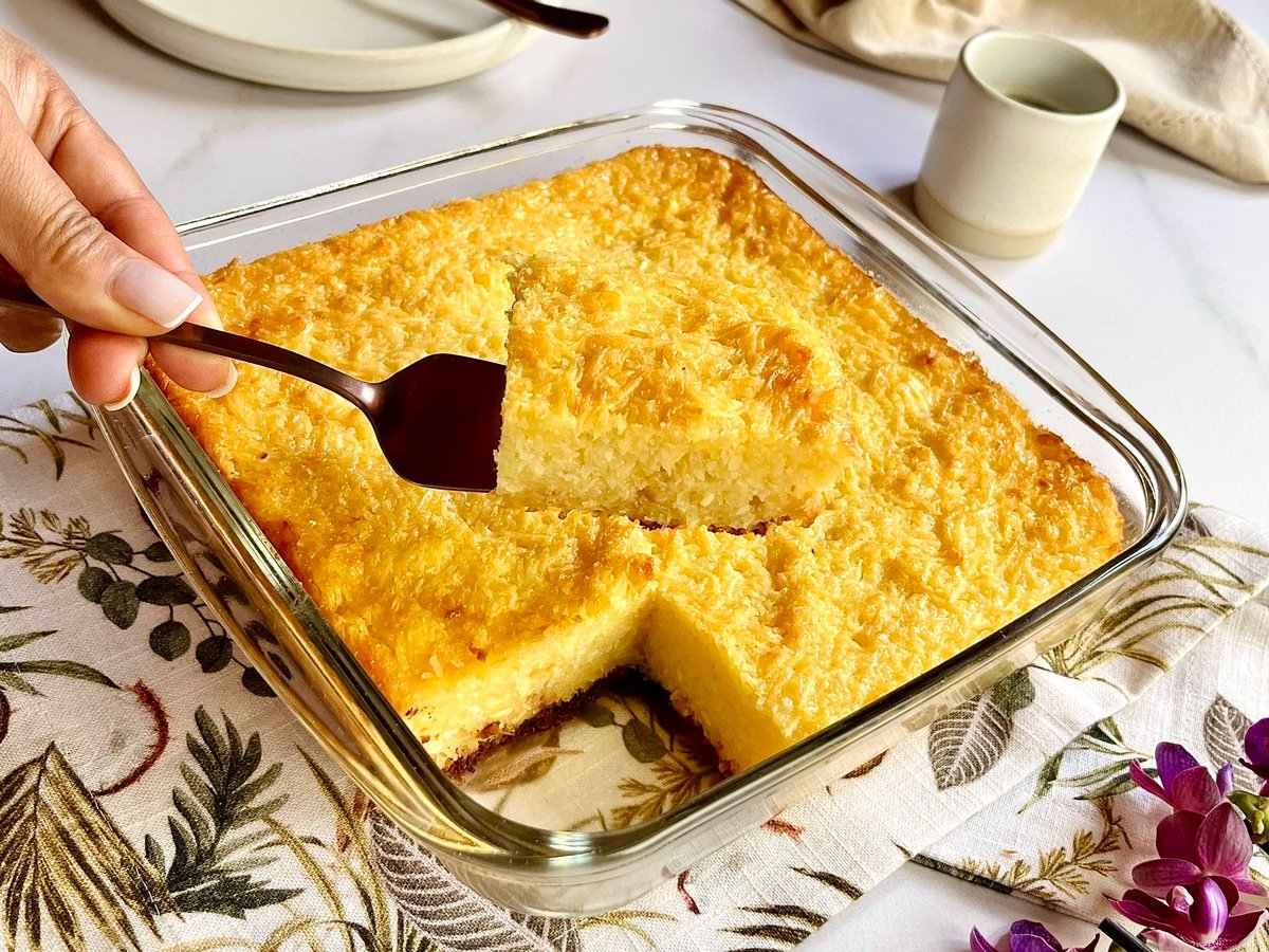 Bolo de mandioca com leite condensado