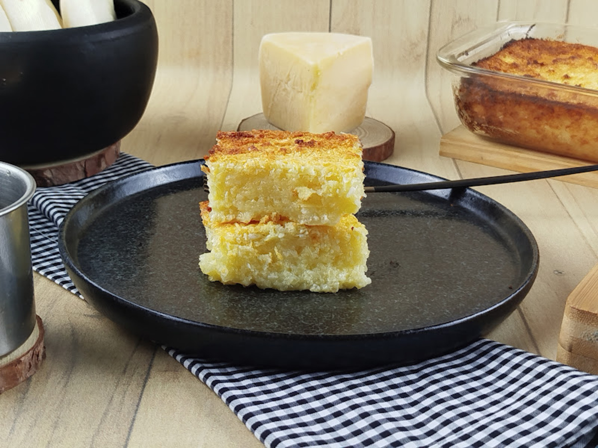 Bolo de mandioca com queijo