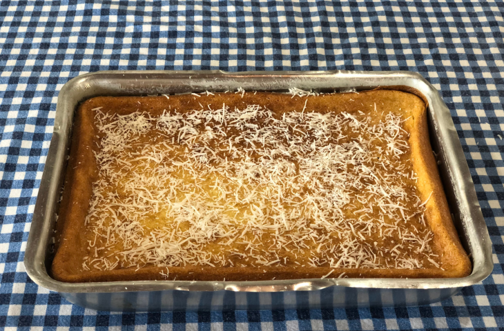 Bolo de mandioca cremoso