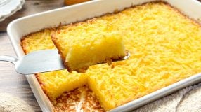 Bolo de mandioca crua