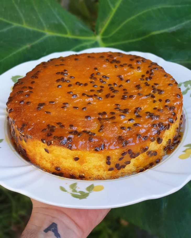 Bolo de maracujá com banana