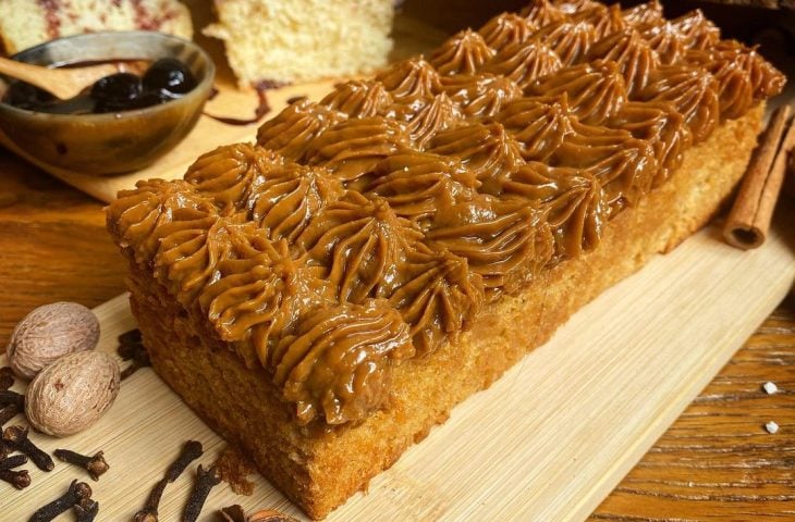 Bolo de melado e especiarias