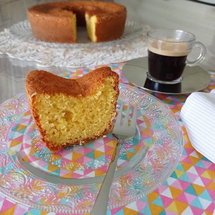 Bolo de milharina com iogurte