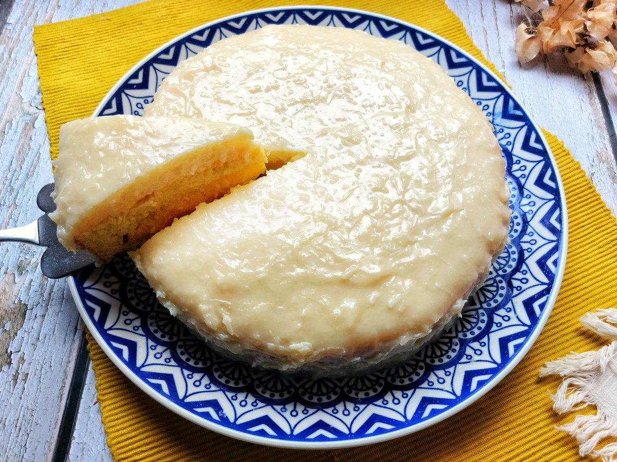 Bolo de milho com cobertura de cocada