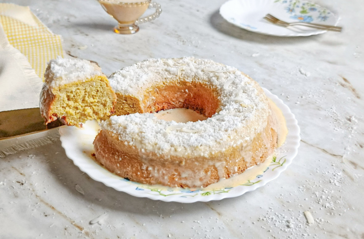 Bolo de milho com coco e aveia