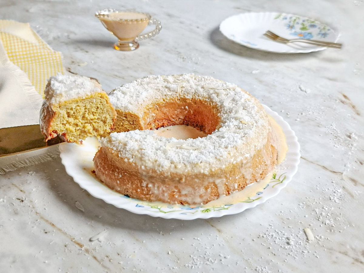 Bolo de milho com coco e aveia