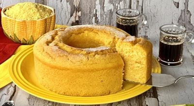 Bolo de milho com farinha de milho